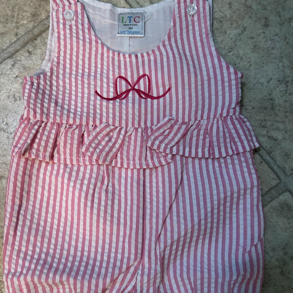 Pink Seersucker Baby Girl Romper – Sleeveless 3M Outfit with Ruffle Waist and Bo